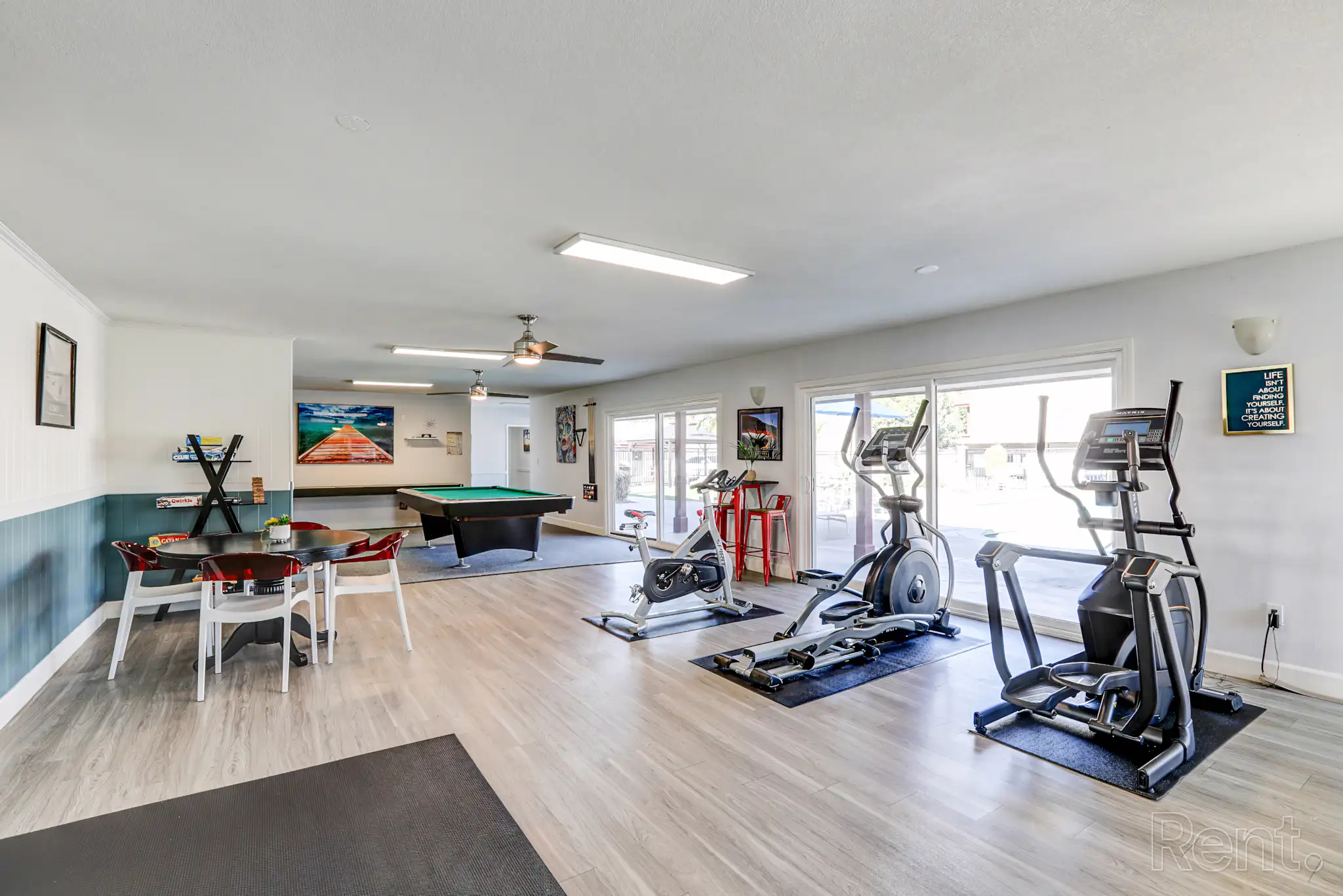 Chateau de Ville Apartments fitness center and recreation room