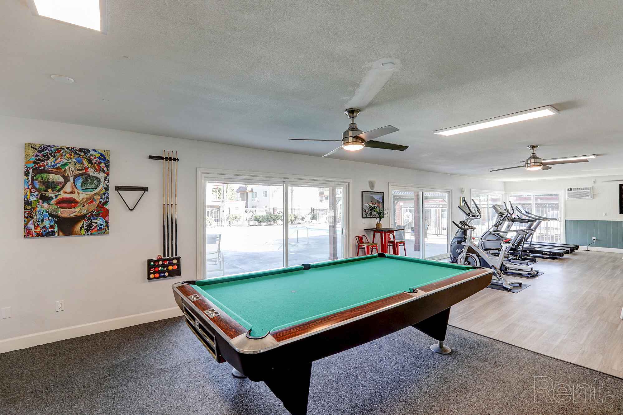 Recreation room with pool table at Chateau de Ville